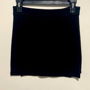 Women’s Forever 21 mini skirt/size small/ Black